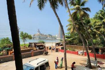 Отель Staymaker Murdeshwar Beach House