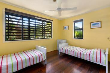 游客公寓 Coasting Straddie Style Beach House