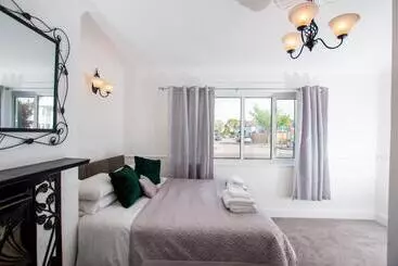 ツーリストアパートメント Ultimate Comfort 4 Bedroom Property For 7 People