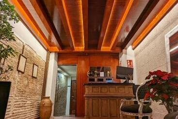 هتل Catalina Suites