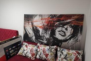 آپارتمان‌های توریست‌ها The Silken Symphony