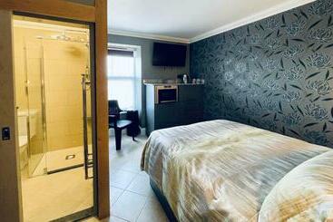 فندق على الطريق Number 53