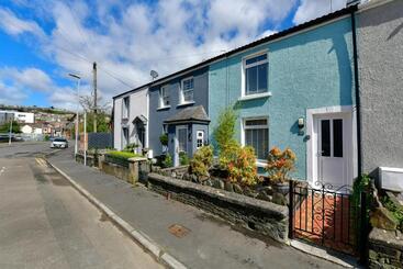 Apartaments turístics Free Parking   Heart Of The City   Superb Townhouse & Garden   Peaceful Area But Only 5min Walk To B