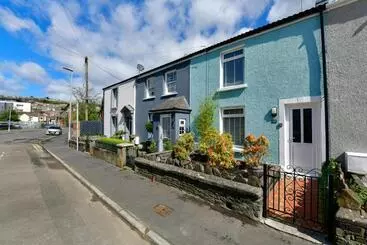 Turistihuoneistot Free Parking   Heart Of The City   Superb Townhouse & Garden   Peaceful Area But Only 5min Walk To B