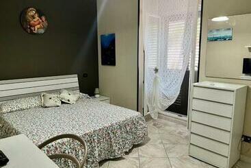 住宿加早餐  La Maison Fleurie