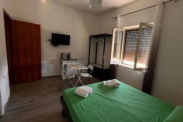 ペンション White Room