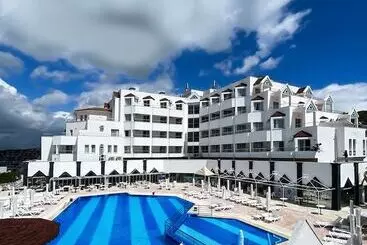 Hotelli Roseira Beach Resort