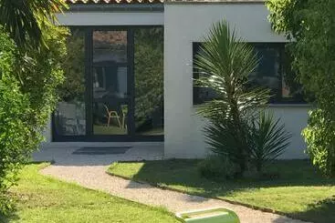 ペンション Le Cherche Midi, Entre Nîmes, Le Pont Du Gard, Uzès, Arles