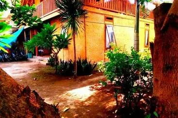 ペンション Lima Bintang