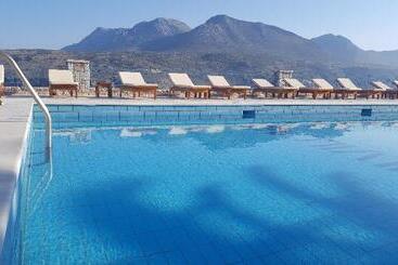 ホテル Limeni Village