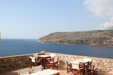 酒店 Limeni Village