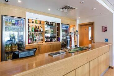 Hotel Travelodge Sunbury M3