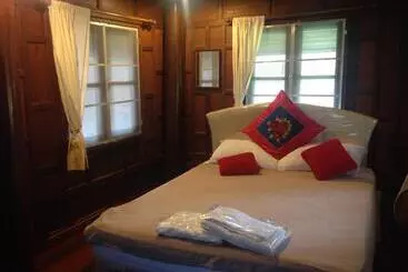 ベッドアンドブレックファースト Ruenthai Ampawa