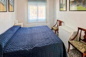 Apartamentos turísticos House With Exclusive Pool And Garden 7 Min Walk From The Beach And The Center