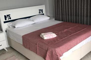 游客公寓 Whi̇te Rose Vi̇lla Jakuzili Ve Isıtma Havuzlu