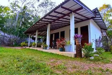 Pensionat Cashew Villa Hiriketiya