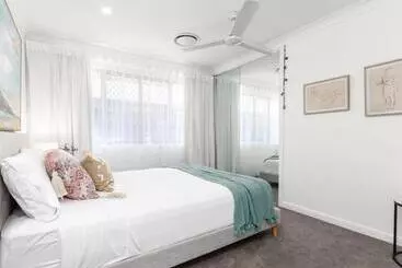 ツーリストアパートメント Pottsville Oasis With Pool & Private Entry To Canal