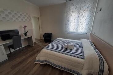 Panzió Stop&go Suites And Apartments