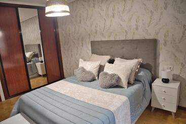 Turistihuoneistot La Villa De Lore, Piso Completo Apto 6 Personas Con Garaje