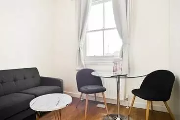آپارتمان‌های توریست‌ها The Euston Guest House  60
