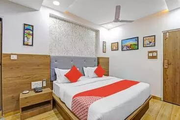 ホテル Oyo 85289  Raffles