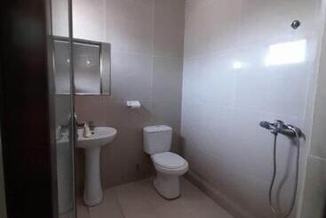 בית מלון כפרי Oyo Home 90435 Sena Home Homestay #819