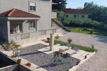 آپارتمان‌های توریست‌ها Studio Elena