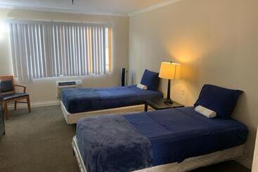 Charming Double Bed Hotel Style