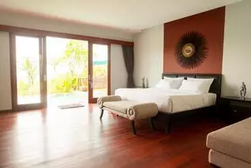 ツーリストアパートメント Sunkissed Villa Senggigi