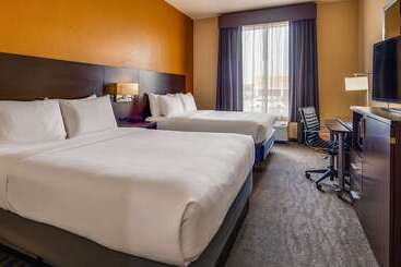 Best Western St. Louis Airport North Hotel & Suites