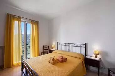 ツーリストアパートメント I Girasoli