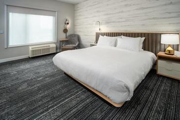 Отель Towneplace Suites By Marriott Louisville Downtown