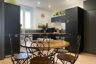 Apartamente turistice Appartement Charmant T3, Centre Ville De Millau