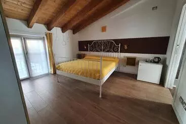 Elements B&b