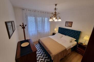 آپارتمان‌های توریست‌ها Golden Fields Apartment Near Old Town