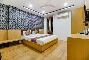 Super Hotel O The Surbhi