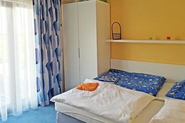 Szálloda Lake View Apartments Near Golf Resort Kunětická Hora, Dříteč