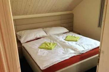Hotel Lake View Apartments Near Golf Resort Kunětická Hora, Dříteč