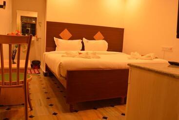 Hotel Sri Sarvesha Residency Temple View