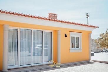 آپارتمان‌های توریست‌ها Yellow Sweet Home   Maria E Beatriz