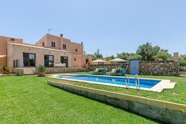 Turista apartmanok Yourhouse Can Covetes, Villa With Private Pool And Garden, Perfect For Families