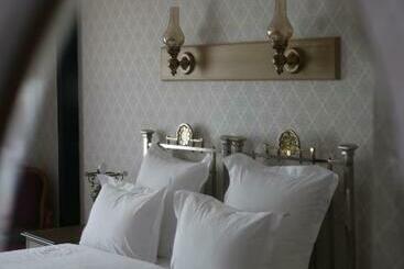 هتل Mukhrantubani Boutique