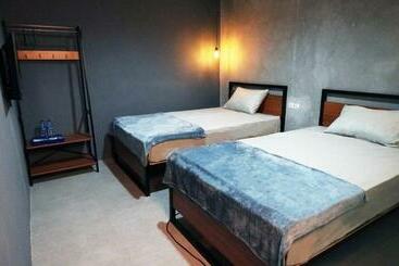 Hotell Hostel 18 Pasangan Butuh Surat Nikah