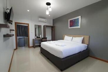 هتل โรงแรมอินทราเพลส