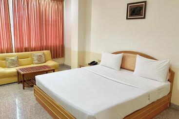 Hotel โรงแรมเอสซีเรสซิเดนซ์ มุกดาหาร