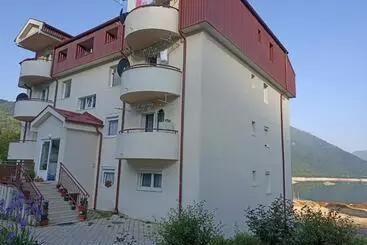 آپارتمان‌های توریست‌ها Apartment Lake Story