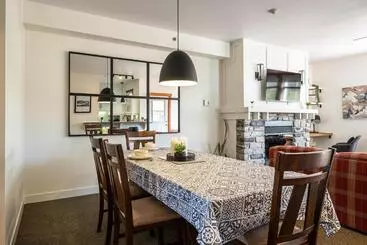 ツーリストアパートメント Le Serein Condo 1 Chambre à Tremblant Les Eaux