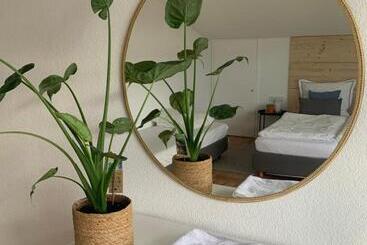 Apartamentos turísticos Schöne, Große Ferienwohnung Direkt Am Donauradweg & Keltenstadt Heuneburg