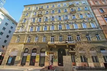 آپارتمان‌های توریست‌ها Cosy Cottage   Cheerful Apartment In The Center