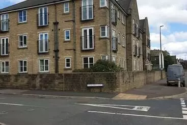 ツーリストアパートメント Early Knights At Huddersfield